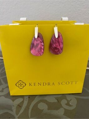 Kendra Scott Marty Earrings. Berry with gold. Excellent find!